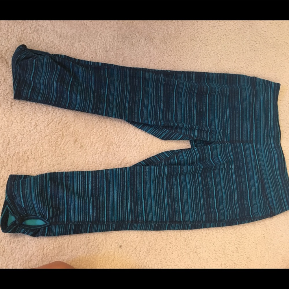 Blue cropped leggings